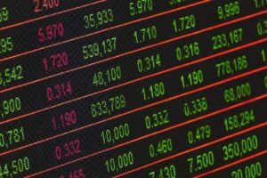 Bitcoin, Ether Start August on a Shaky Note as Dollar Index Tops 100; Yen Hits 4-Month Low Ahead of Nonfarm Payrolls