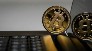 Bitcoin Investors Turn To ‘Smart DCA’ As Market Trades Below On-Chain Fair Value Of $117,700