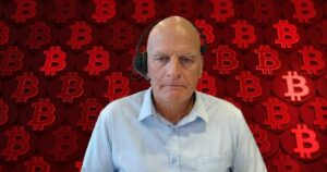 Bitcoin at the $70,000 Threshold: Bloomberg Analyst Mike McGlone Makes a Controversial Statement Despite the Uptrend – “The $10,000 Level…”