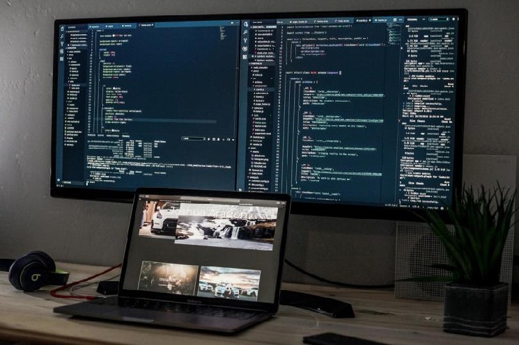 Hacker Buying Fuels Altcoin Surge: Escape the System?