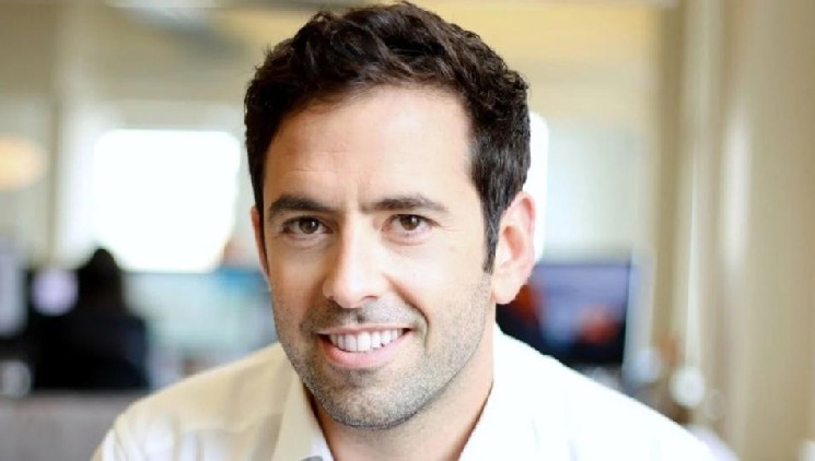 Bloomberg ETF Analyst: XRP ETFs Defy Price Drops – Here's Why