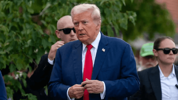Trump Warns: China to Seize Crypto Lead if US Steps Back